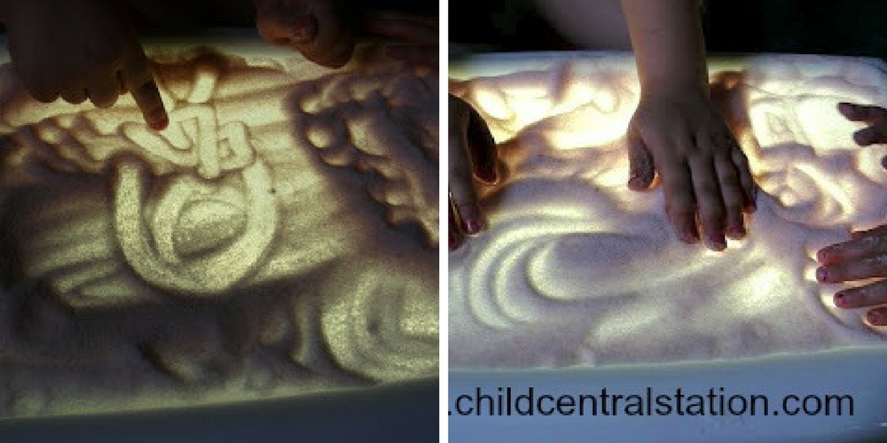 Du sable sur la table lumineuse