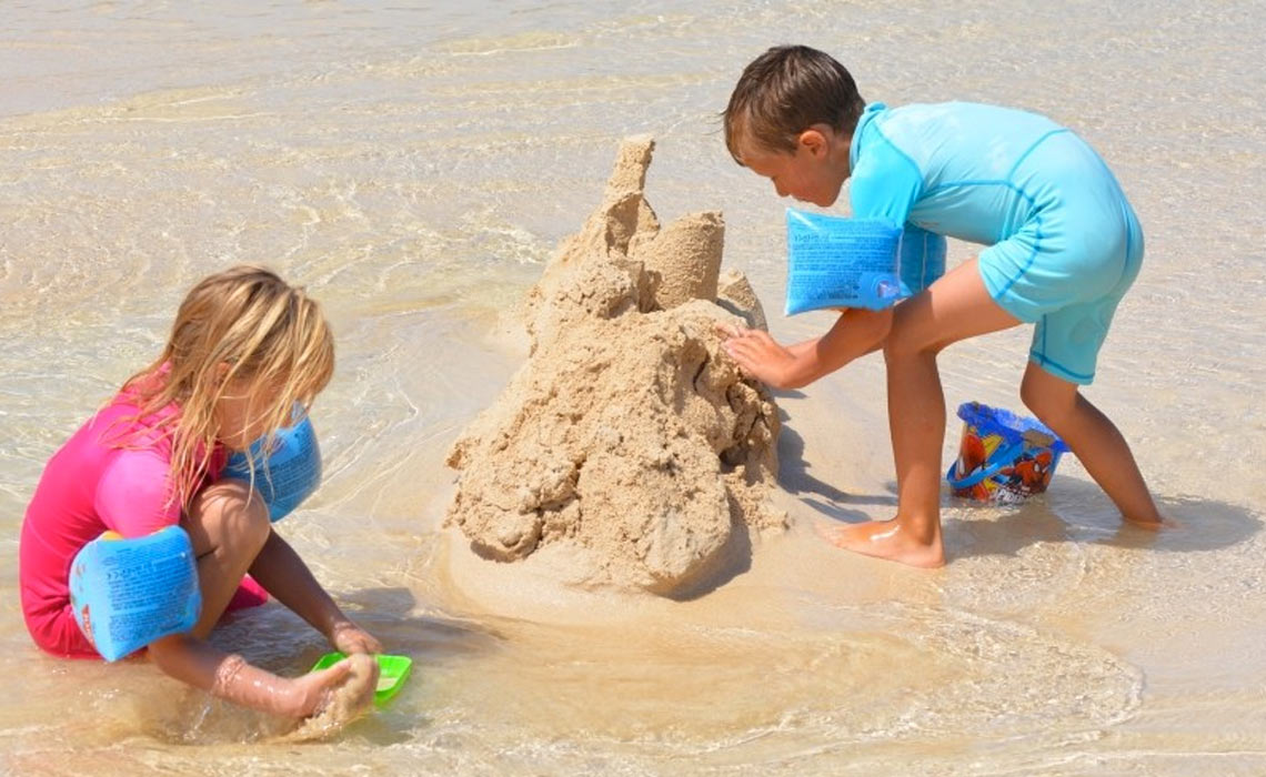 Nos 5 Conseils Pour Des Supers Chateaux De Sable Blog Hop Toys Nos 5 Conseils Pour Des Supers Chateaux De Sable Blog Hop Toys