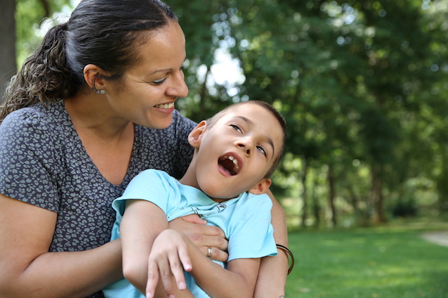 Cadeau de Noël pour enfant avec Polyhandicap pour apprendre, découvrir et s'amuser !