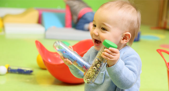 Tubes sensoriels à fabriquer pour bébé- Activité Montessori