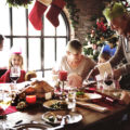 Comment affronter les remarques des proches lors des fêtes de Noël ?