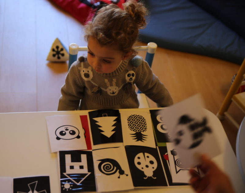 Livre Bébé en tissu - livre noir et blanc - reconnaissance des couleurs -  début