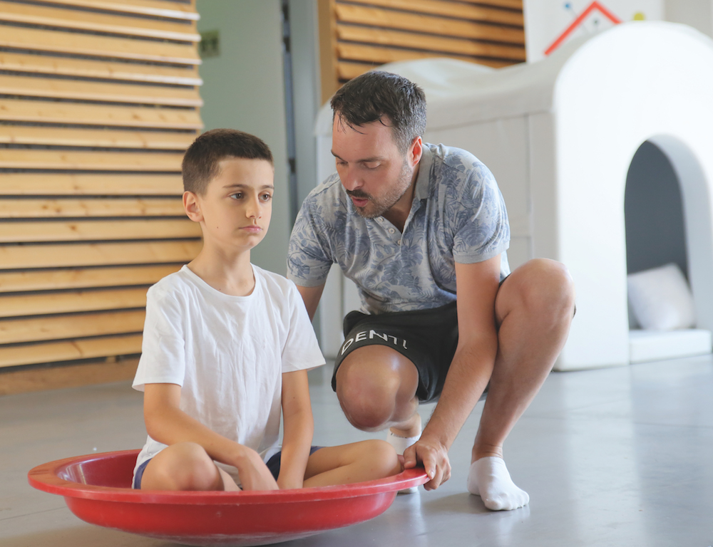 La toupie : un outil stimulant pour le regard de l'enfant autiste