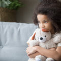 petite fille anxieuse