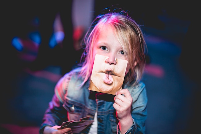 enfant avec image bouche 