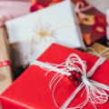 Idées de cadeaux pour un proche avec Alzheimer - Blog Hop'Toys