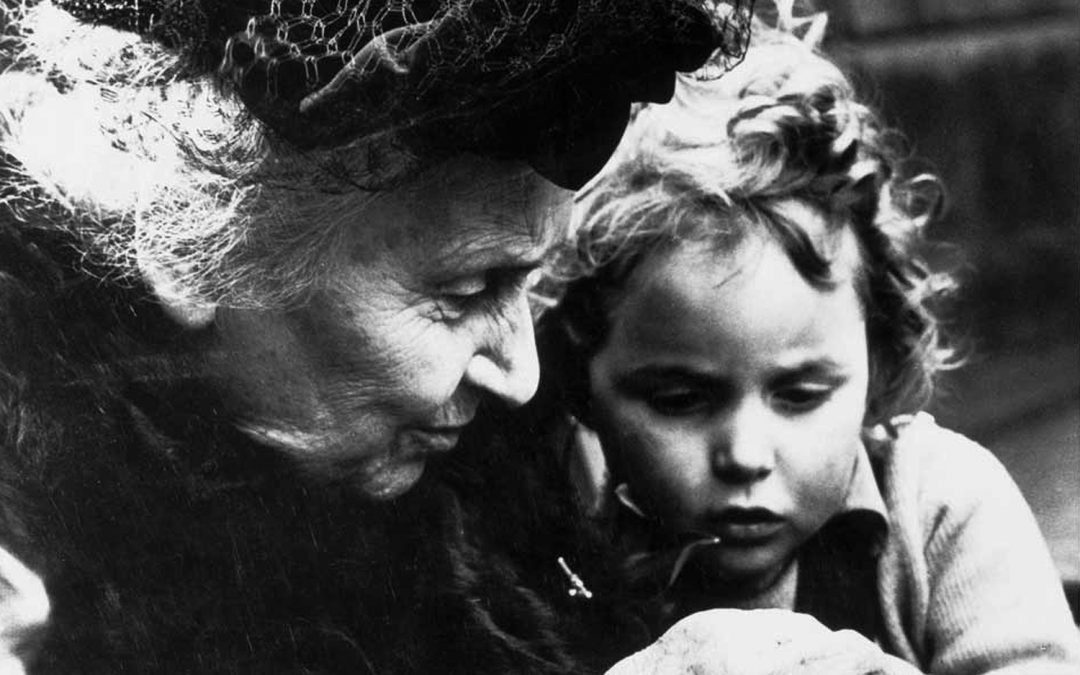 Maria Montessori avec un enfant