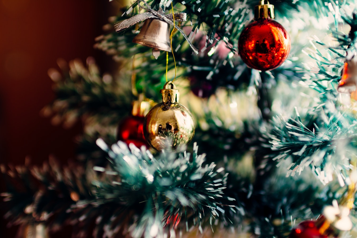 Sapin de Noël décoré  pour passer Noël à l'hôpital