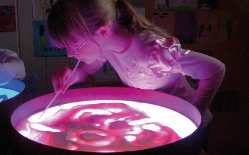 Deux activités lumineuses avec la table magic light