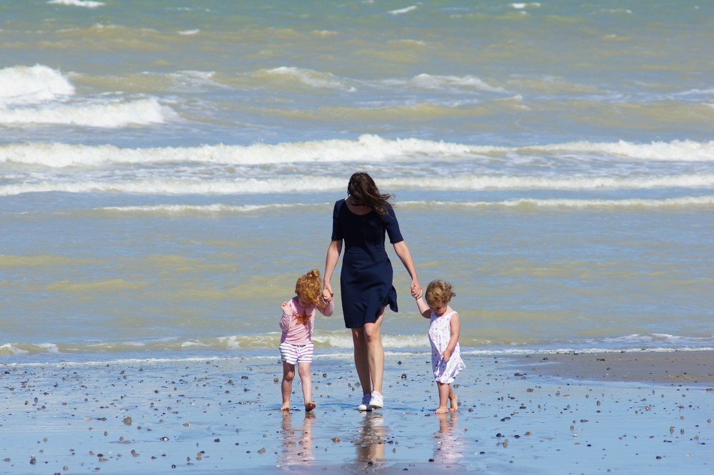 familia en la playa