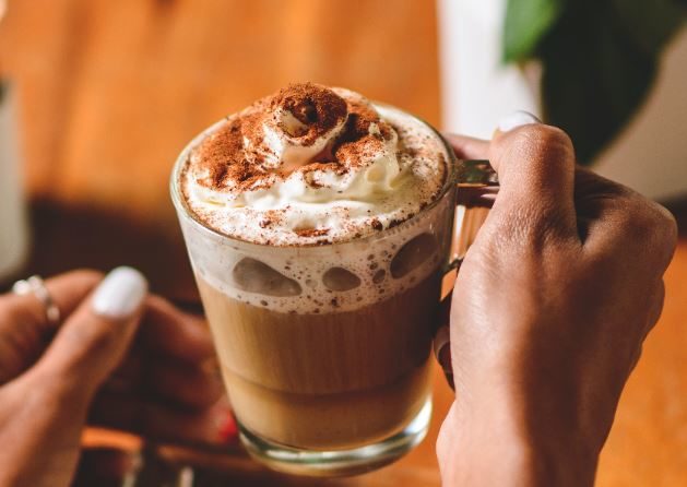 Chocolat chaud et chantilly