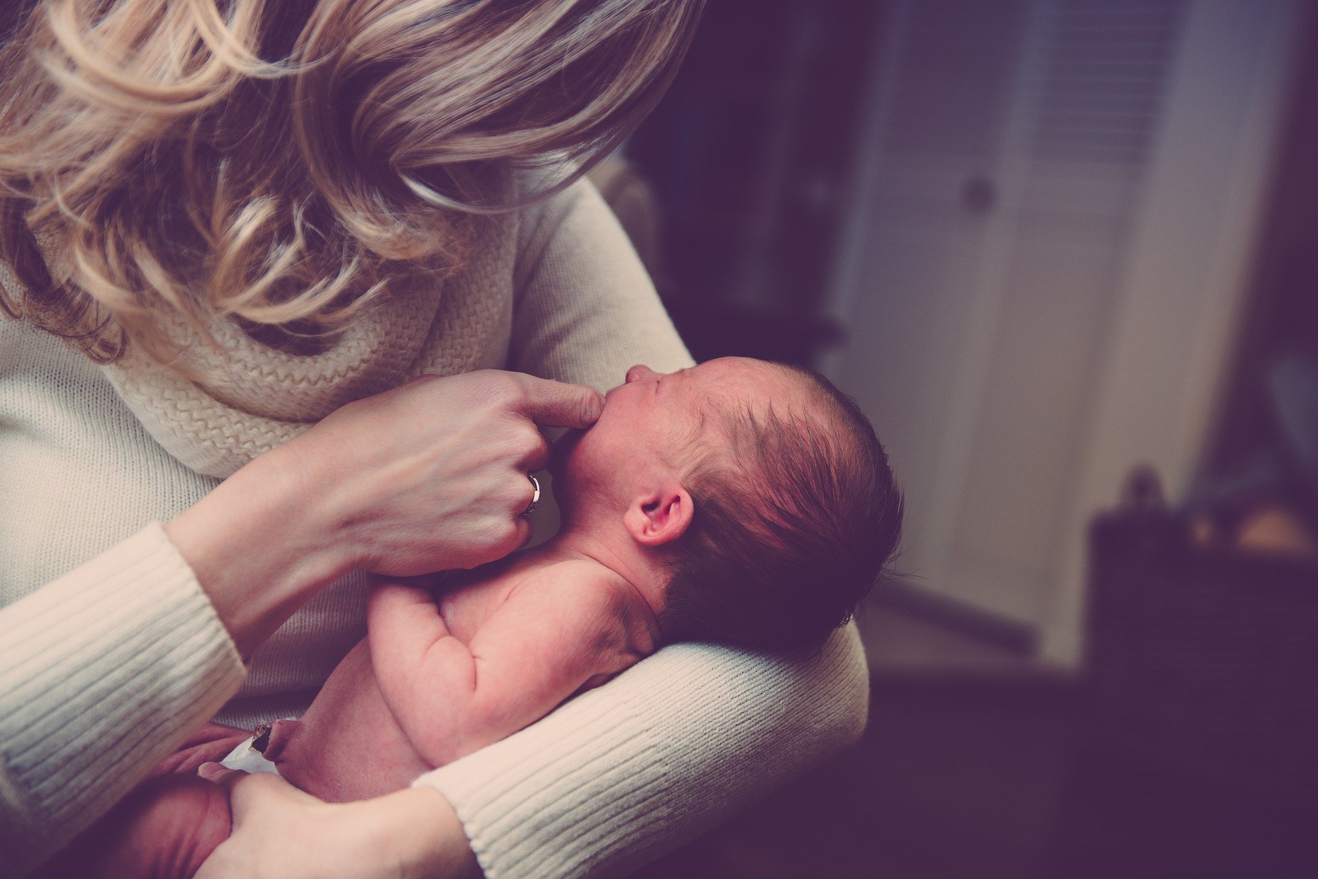 confinement et pleurs de bébé