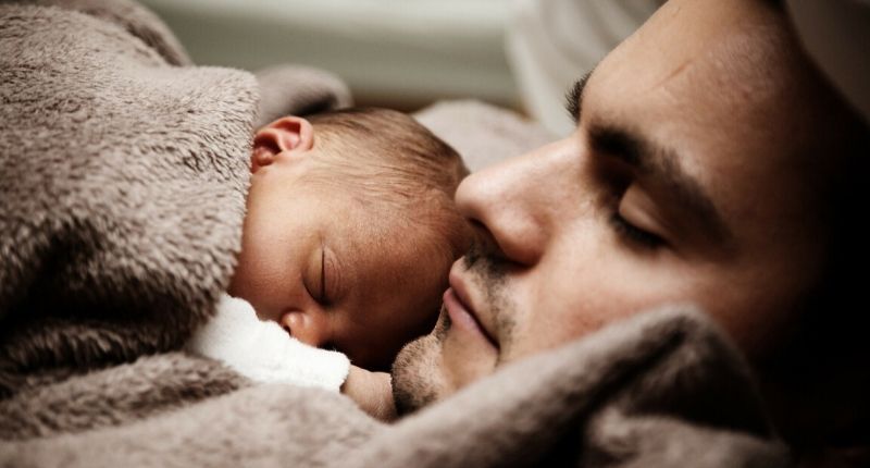 Bébé avec papa