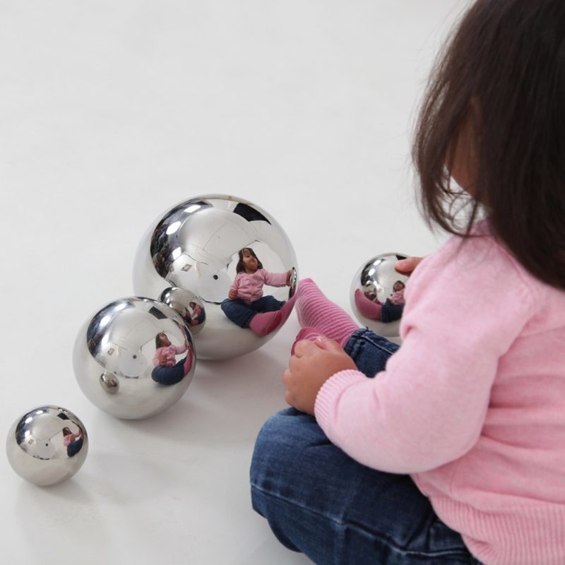 Exploration petite enfance boules de diverses taille miroir 