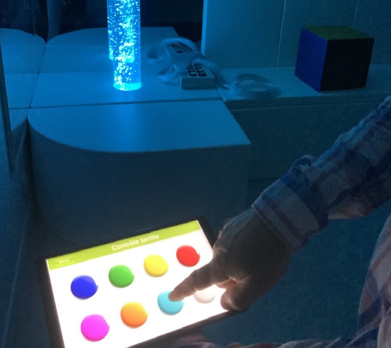 Contrôler les couleurs de la salle sensorielle grâce à la Sensory Console