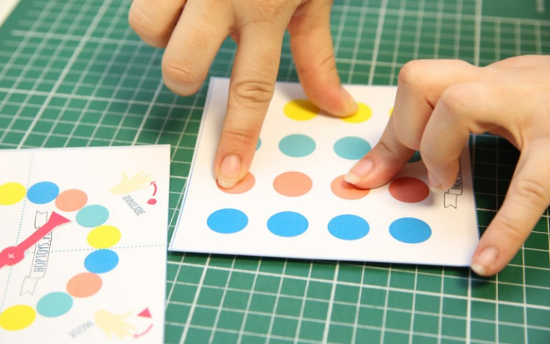 Le jeu du Twister pour les doigts