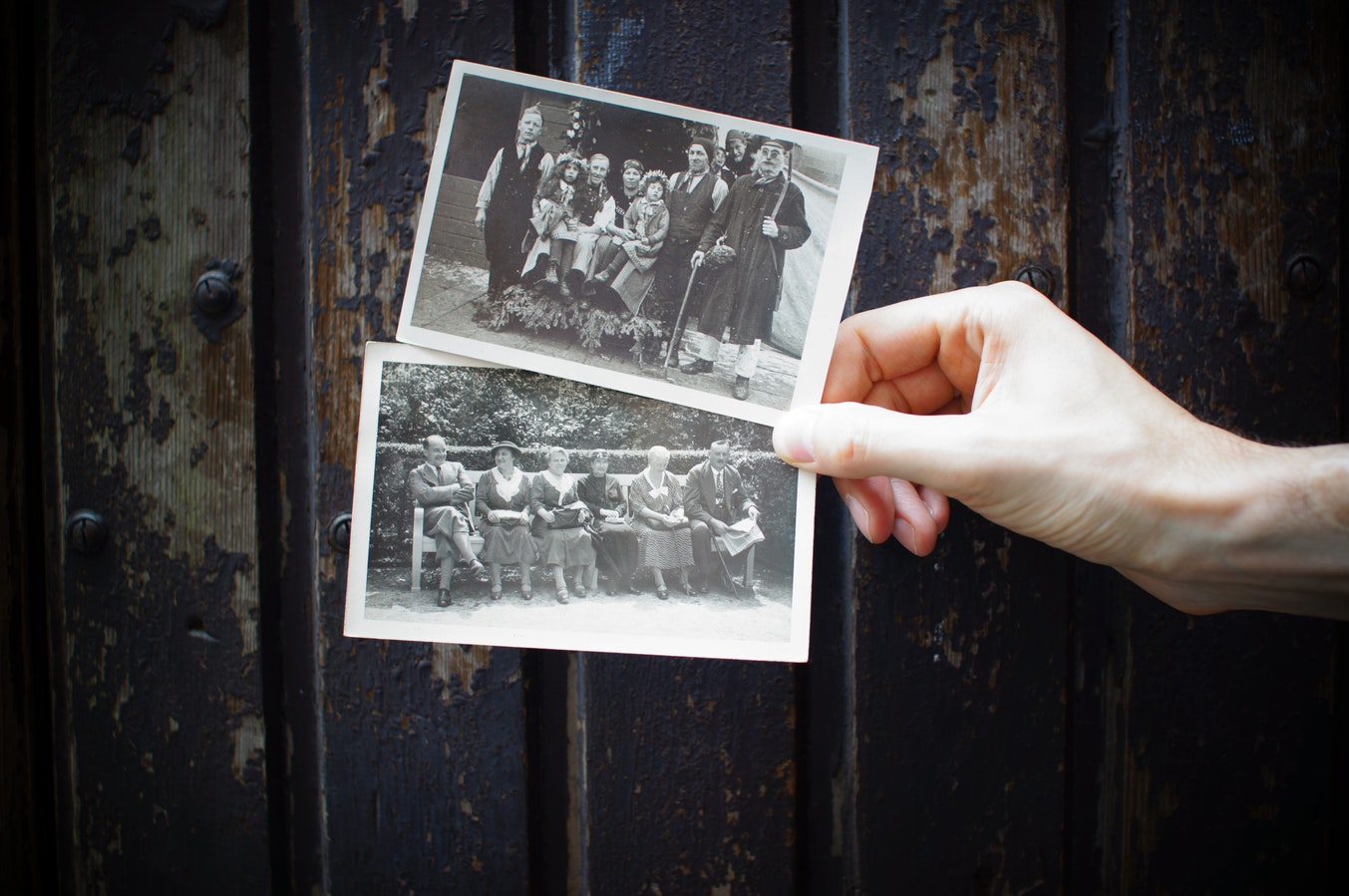 Anciennes photographies en noir et blanc, travail sur la mémoire