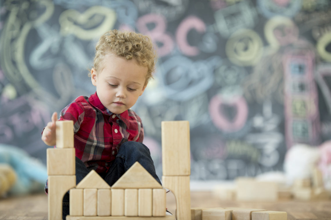 Jouer en famille : les bienfaits des jeux de société - Blog Hop'Toys