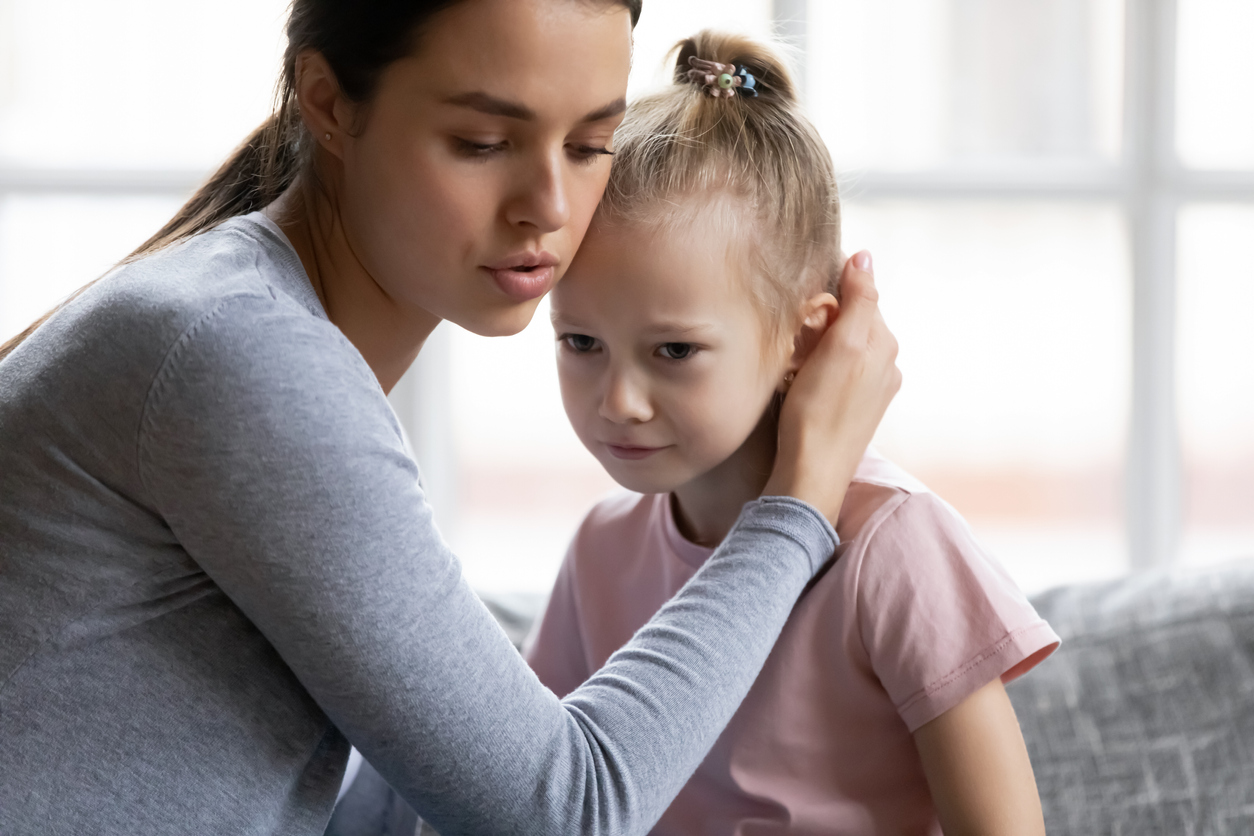 Fille avec hypersensibilité