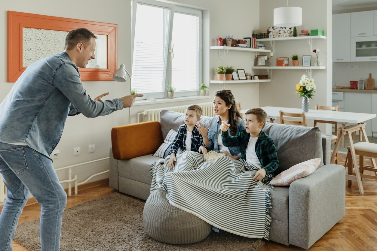 Jeux de mimes en famille