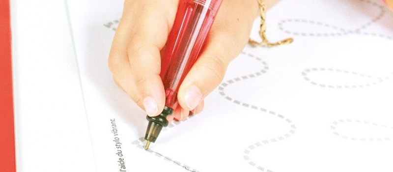 Le stylo vibrant pour l'apprentissage de écriture