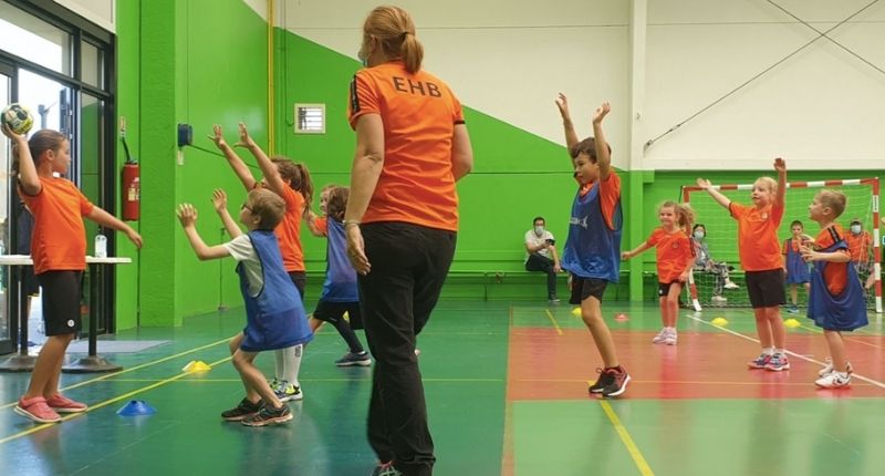 Une partie de handball inclusif