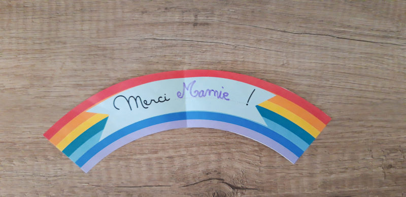 L'arc-en-ciel de la carte pop-up merci