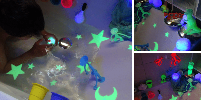 Milo joue dans son bain avec des objets qui réagissent à la lumière UV.