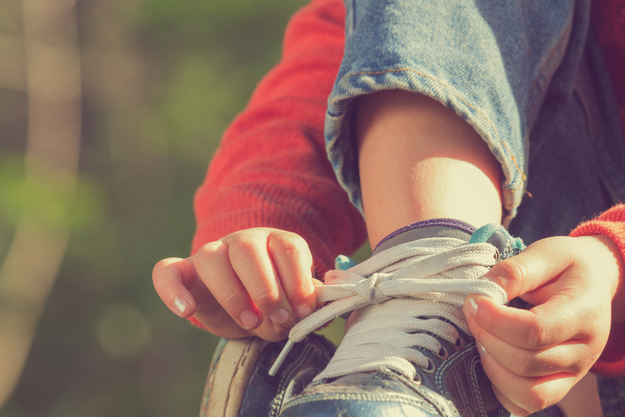 Apprendre à lacer ses chaussures à son enfant