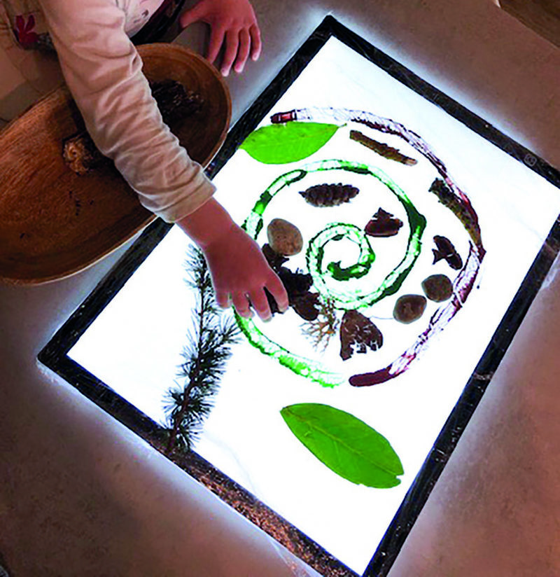 mandala sur table lumineuse activité de France Tronel