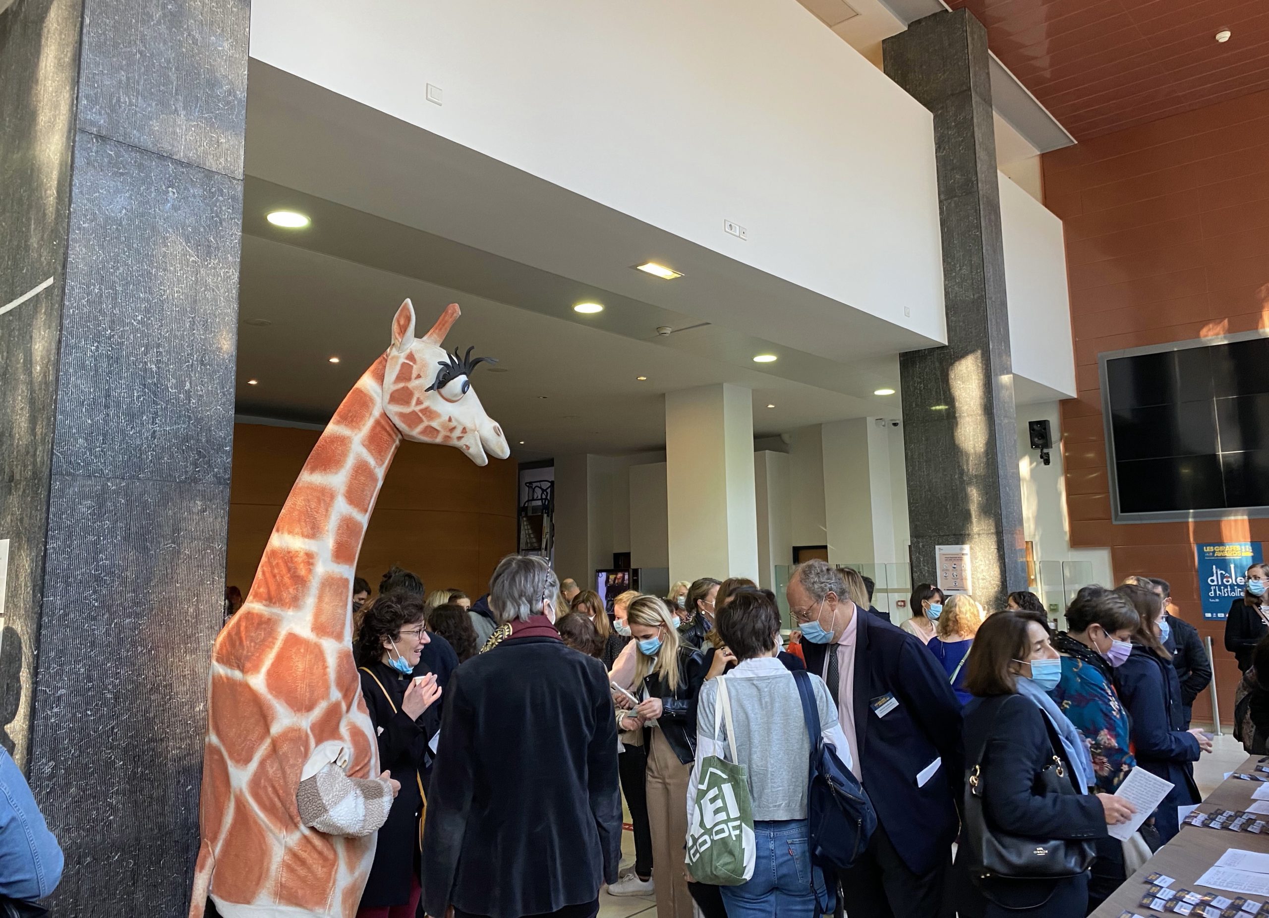 De nombreuses personnes réunies pour la cérémonie des Girafes Awards