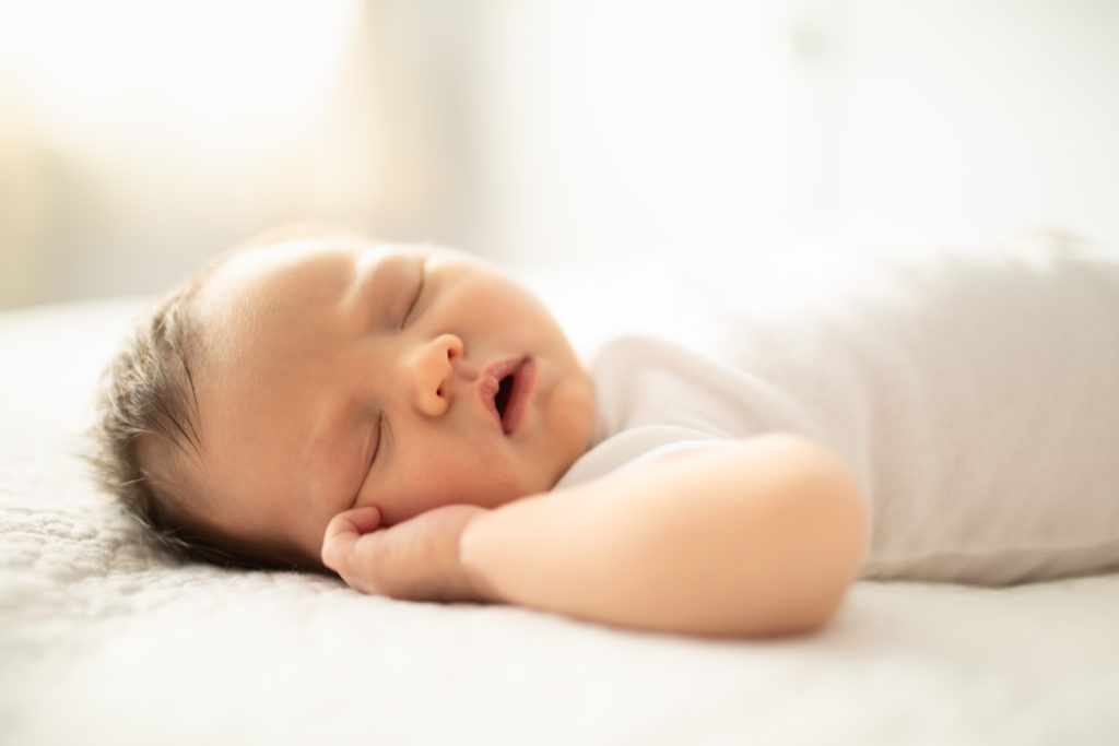 bébé qui dort : asymétrie posturomotrice
