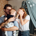 Bébé découvre la permanence de l'objet