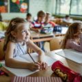 Une classe d'élèves attentifs