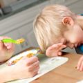 Un enfant refuse de manger