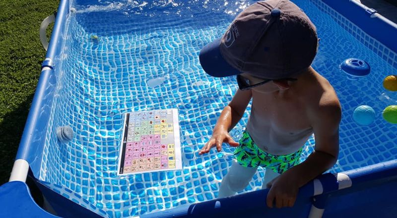 Mael à la piscine avec la CAA