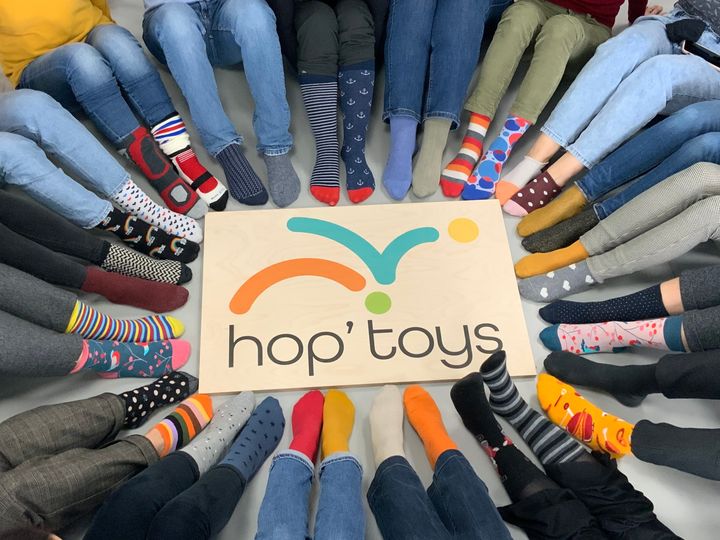 Opération chaussettes trisomie 21 l'équipe Hop'Toys 