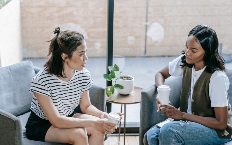 Discussion entre deux femmes autour du TDAH