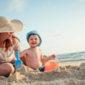 Des enfants à la plage