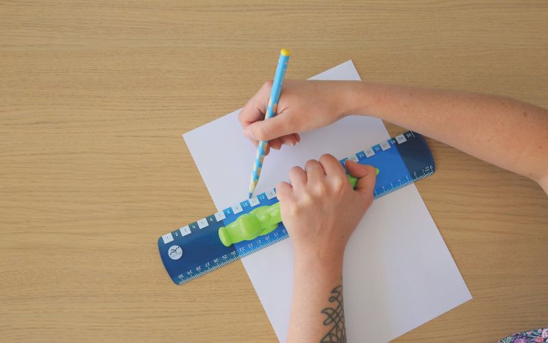 Règle ergonomique avec poignée crocodile 