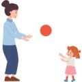 Une mère joue au ballon avec sa fille