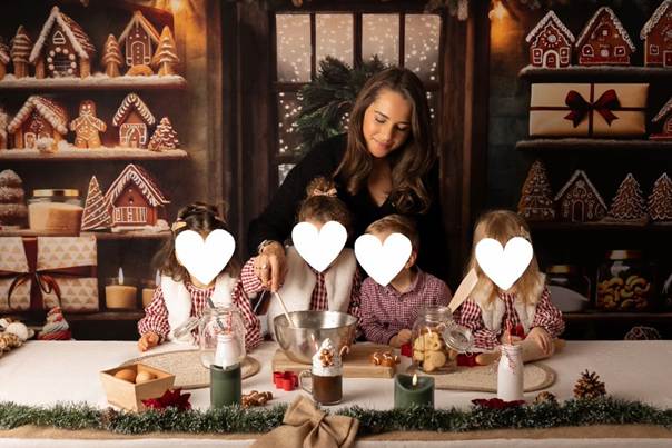 Kathlen, assistante maternelle derrière des enfants (visages masqués) en atelier Noël
