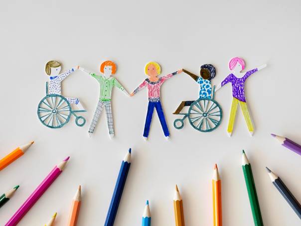 illustration en dessin d'enfants dont 2 sur 5 sont en fauteuil roulant