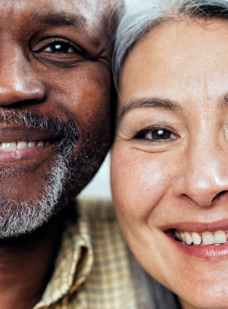 Personnes âgées souriant