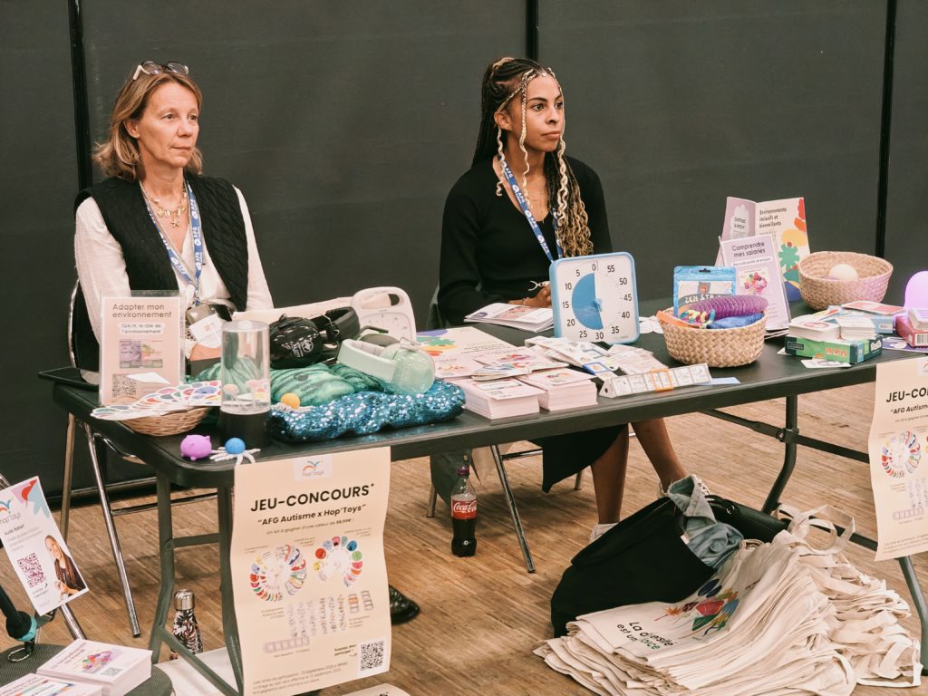 Cécile et Aude de Hop'Toys au colloque AFG Autisme