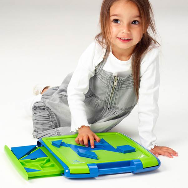 Enfant jouant avec Tangoes Jr