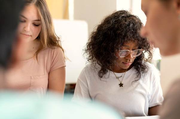 Situation inconfortable d'une personne au travail
